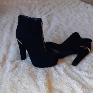 Brand New Guess Boots